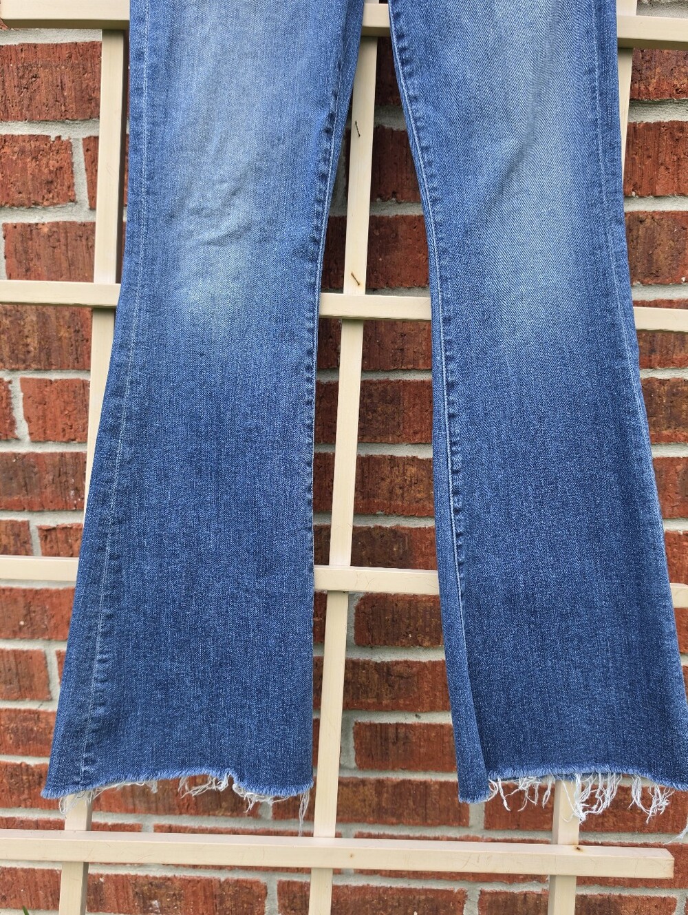 MOTHER The Weekender Fray Jeans Groovin 26 - Picture 12 of 16